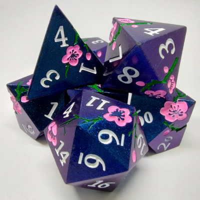 Dés fleurs de prunier - Bleu avec fleurs roses dans une boîte en métal