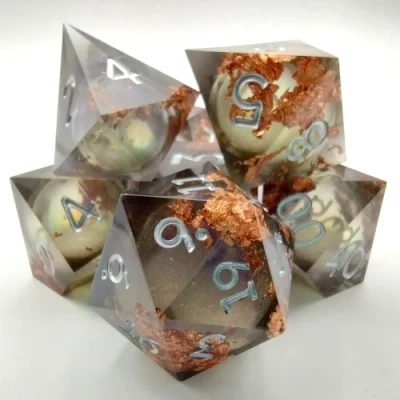 Kit de dés tourbillon de rêves - gris argenté avec fleur d'or dans une bouteille avec couvercle dévisable
