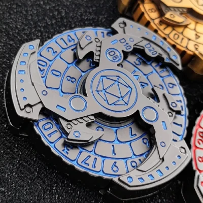 Dice spinner: Triskèle machinal - acier avec bleu dans une boîte